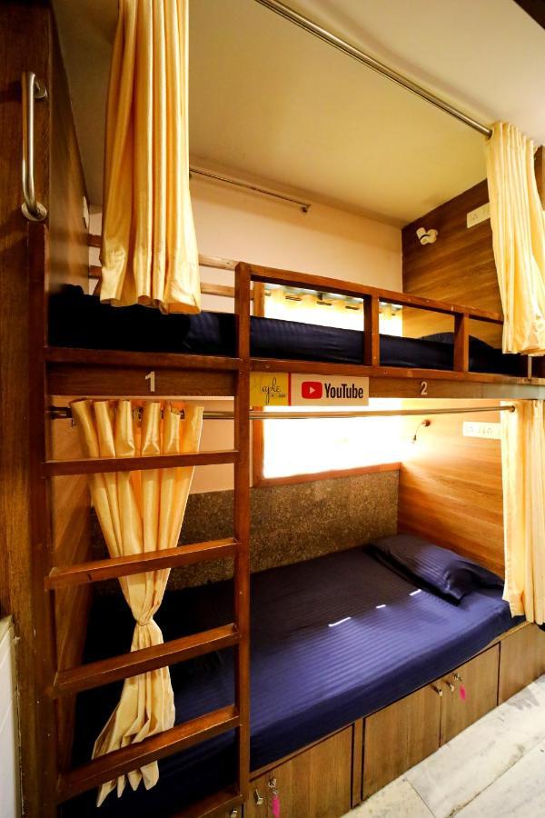 Maple Social Hubz-Hostel Мумбаї Екстер'єр фото
