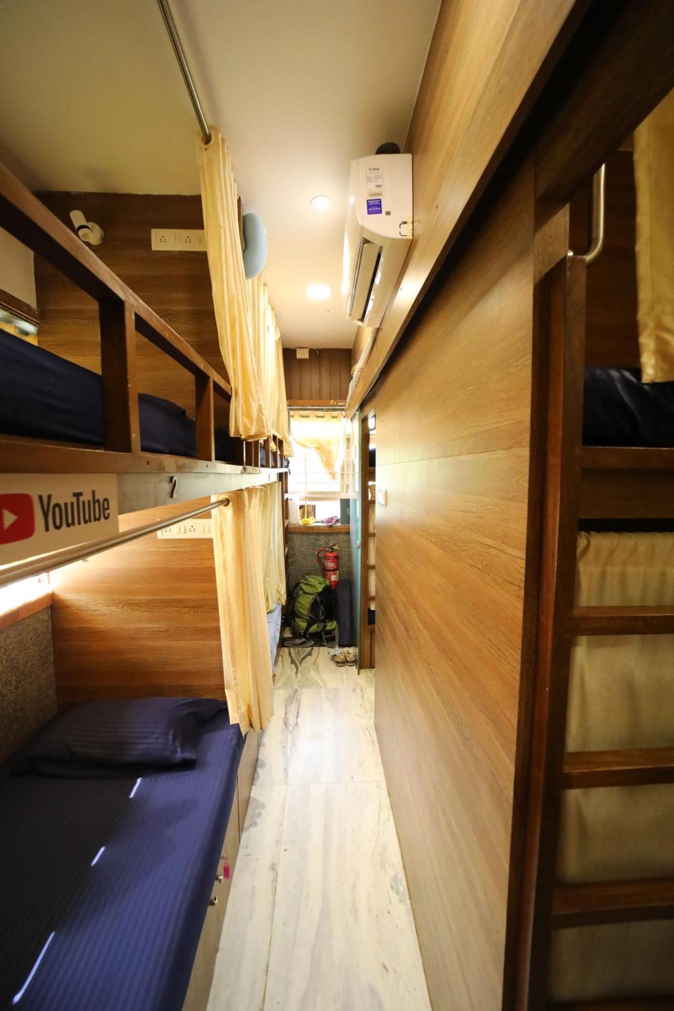 Maple Social Hubz-Hostel Мумбаї Екстер'єр фото